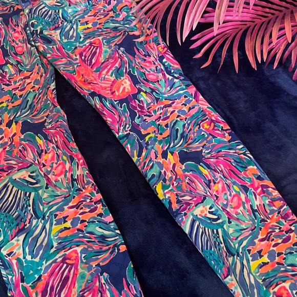 New without tag these pants have never been worn amazing pattern from Lilly 💕 - Picture 1 of 5